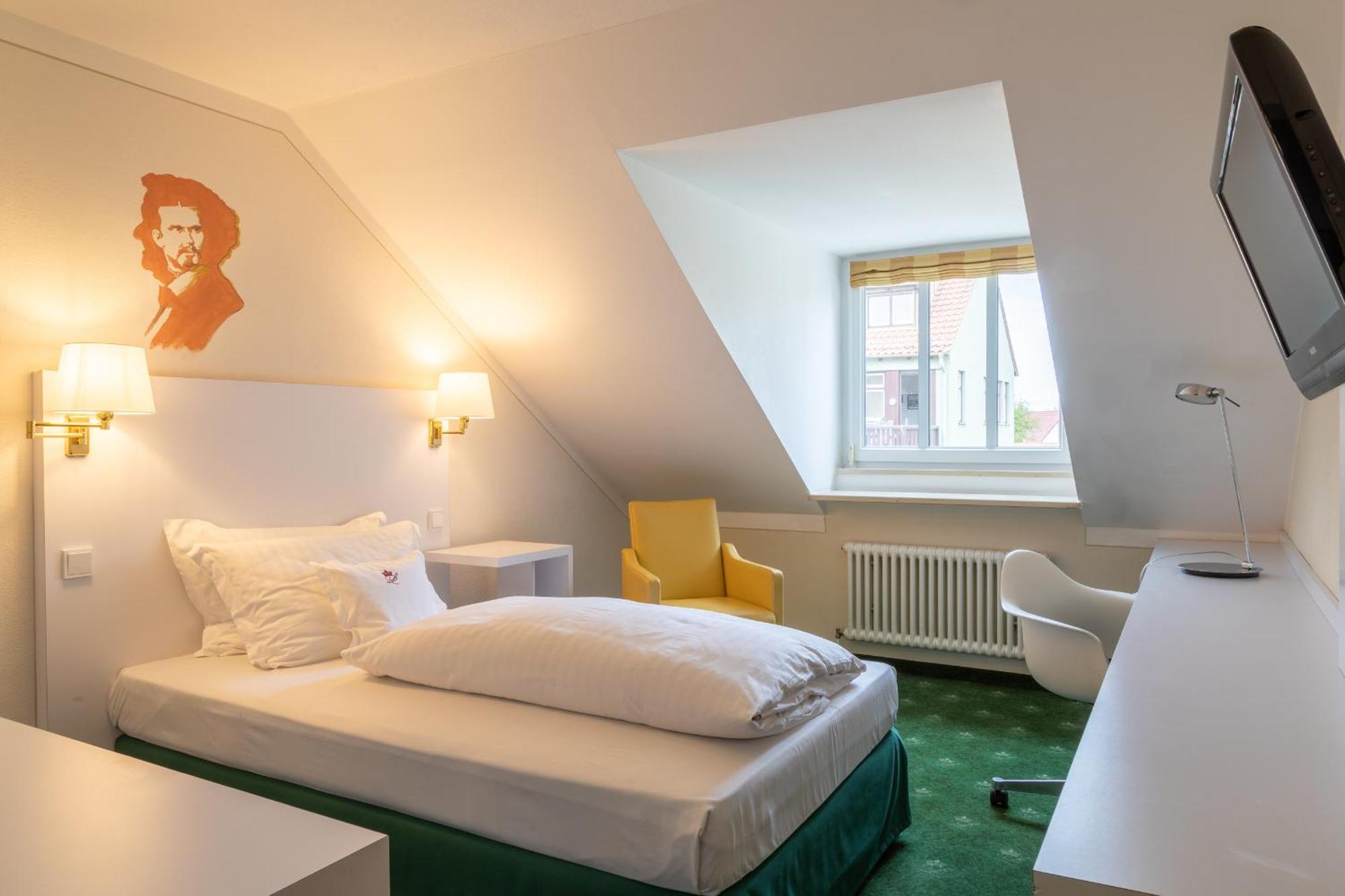 Hotel Koenig Ludwig II Гархинг-бай-Мюнхен Экстерьер фото