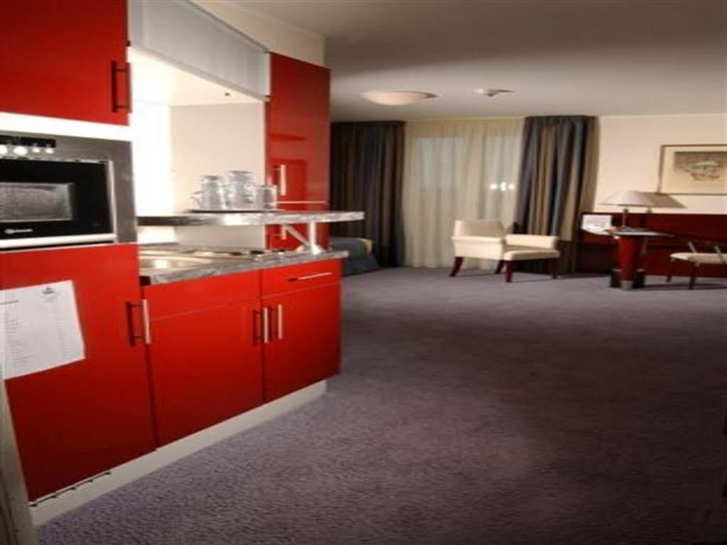 Hotel Koenig Ludwig II Гархинг-бай-Мюнхен Экстерьер фото